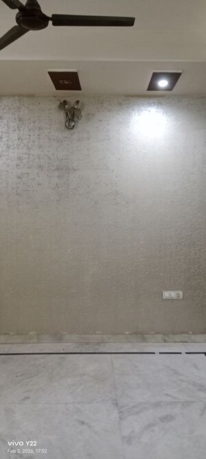 Room in 3 BHK Independent House at Laxmi Nagar – for Rent