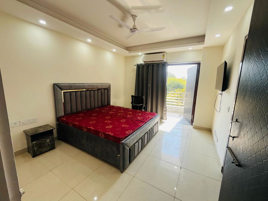 1 BHK 650 Sq.Ft. Builder Floor in Ambience Mall
