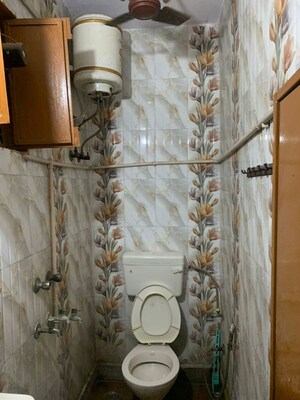 Attached Bathroom in 2 BHK Apartment at Janakpuri – for Rent