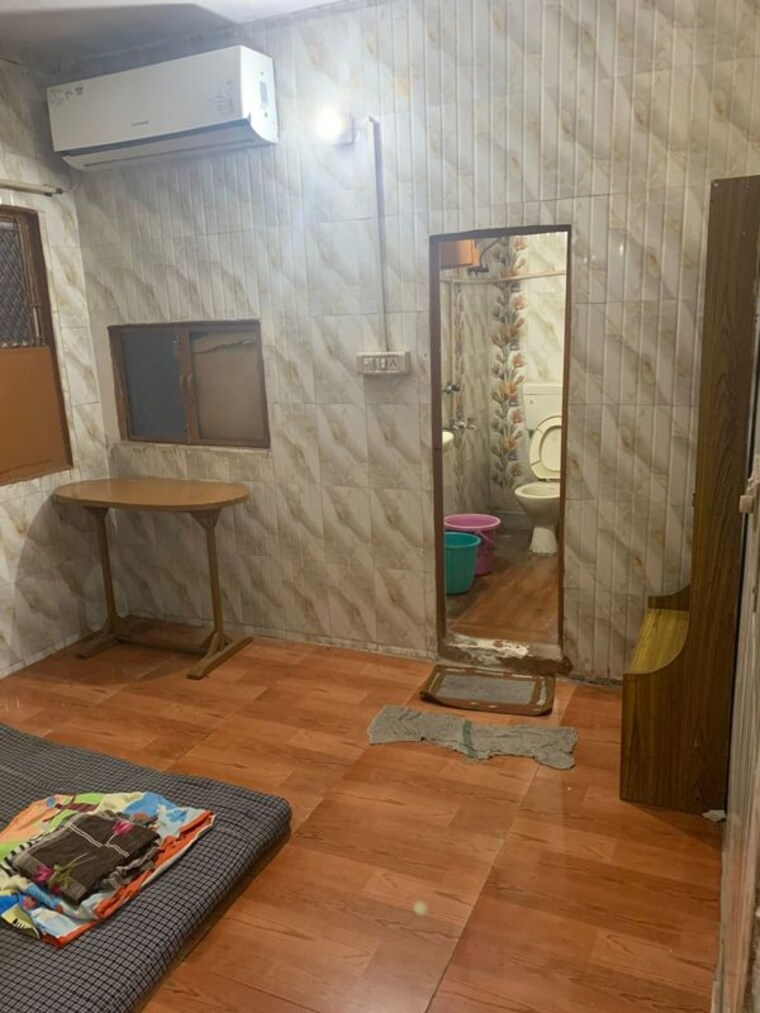 Room, janakpuri 2 Bedroom 1200 Sq.Ft. Apartment In Janakpuri Delhi 9923170