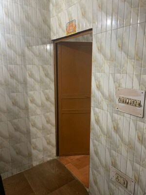 Room in 2 BHK Apartment at Janakpuri – for Rent