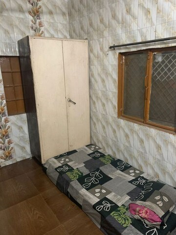 Bedroom in 2 BHK Apartment at Janakpuri – for Rent