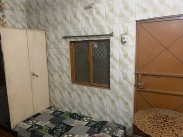 Bedroom in 2 BHK Apartment at Janakpuri – for Rent