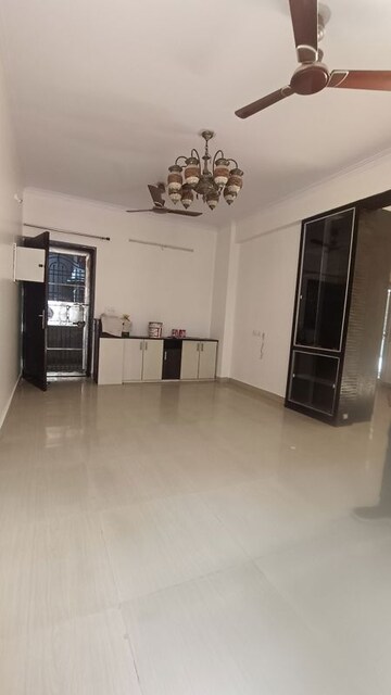 Room in 3 BHK Apartment at Saviour Park, Mohan Nagar – for Sale
