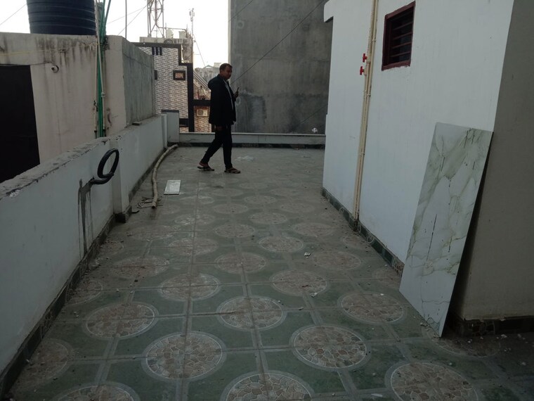  Parking, dwarka mor 2 Bedroom 1044 Sq.Ft. Independent House In Dwarka Mor Delhi 9923155