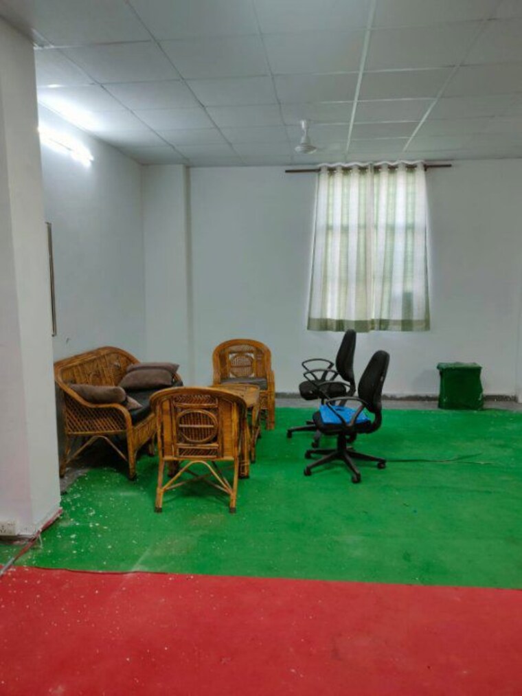 Common Area, sector 63 Commercial Office Space in IT/SEZ 10000 Sq.Ft. In Sector 63 Noida 9674456