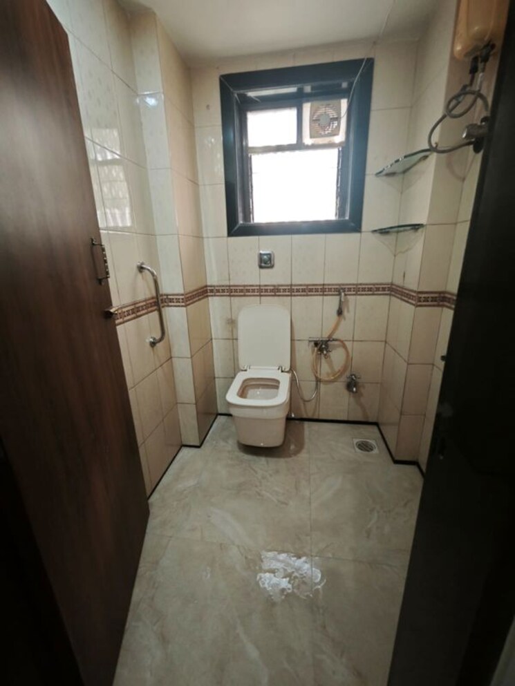 Bathroom, guru-kripa-residency 3 Bedroom 1570 Sq.Ft. Apartment In Chembur Mumbai 9923206