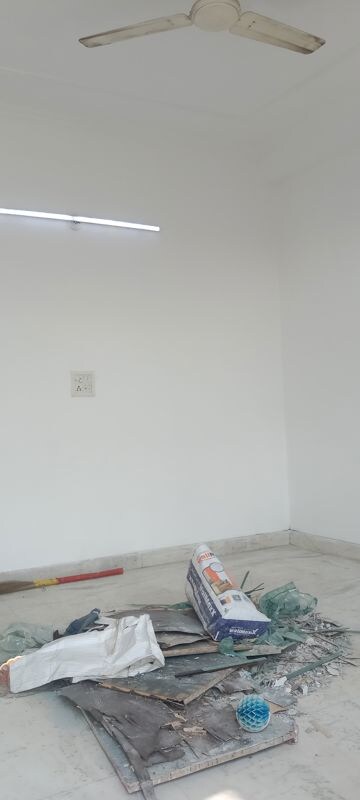 Room in 1 BHK Builder Floor at Neb Sarai – for Rent