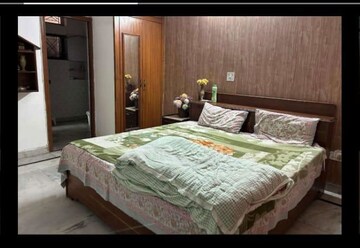 Bedroom in 3 BHK Builder Floor at Palam Vihar – for Rent