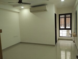 Room in 3 BHK Apartment at Honer Vivantis, Gopanpally – for Rent
