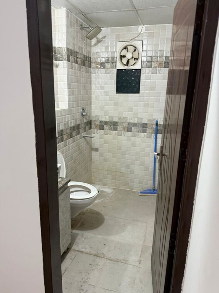 Bathroom, sushant-lok-2 3 Bedroom 207 Sq.Yd. Builder Floor In Sector 57 Gurgaon 9923284