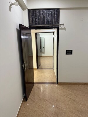 Room in 3 BHK Builder Floor at Sushant Lok 2, Sector 57 – for Rent