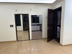 Room in 3 BHK Builder Floor at Sushant Lok 2, Sector 57 – for Rent