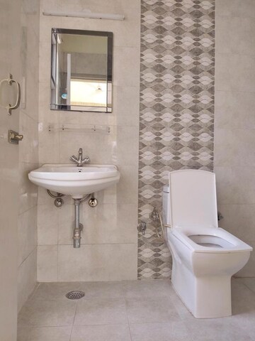 Bathroom in 2 BHK Builder Floor at Relaxo Apartment, Sector 46 – for Rent