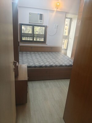 Room in 2 BHK Apartment at Laxmi Apartment Andheri, Andheri East – for Rent