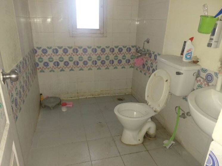 Bathroom, ansal-api-celebrity-gardens 3.5 Bedroom 2100 Sq.Ft. Apartment In Sushant Golf City Lucknow 9923303