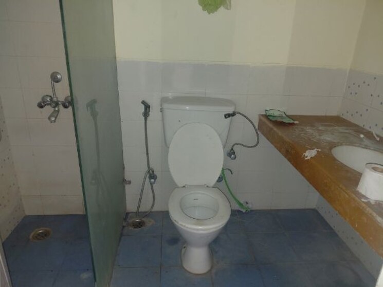 Bathroom, ansal-api-celebrity-gardens 3.5 Bedroom 2100 Sq.Ft. Apartment In Sushant Golf City Lucknow 9923303