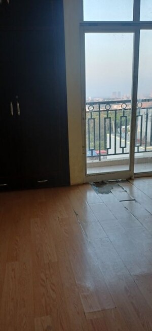 Room in 3.5 BHK Apartment at Ansal API Celebrity Gardens, Sushant Golf City – for Rent