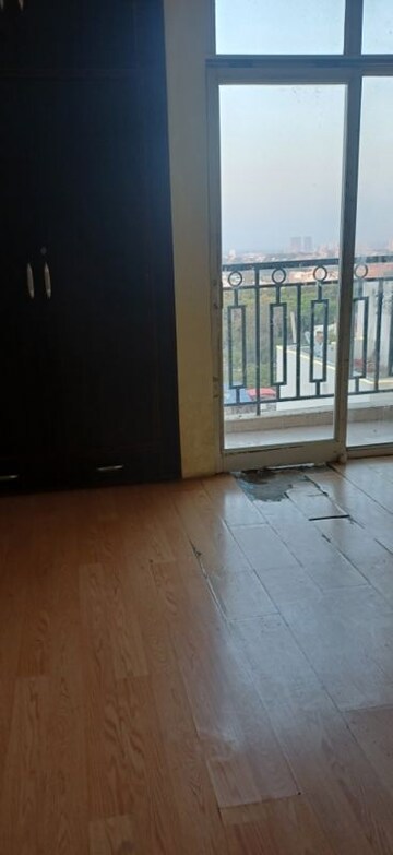 Room in 3.5 BHK Apartment at Ansal API Celebrity Gardens, Sushant Golf City – for Rent