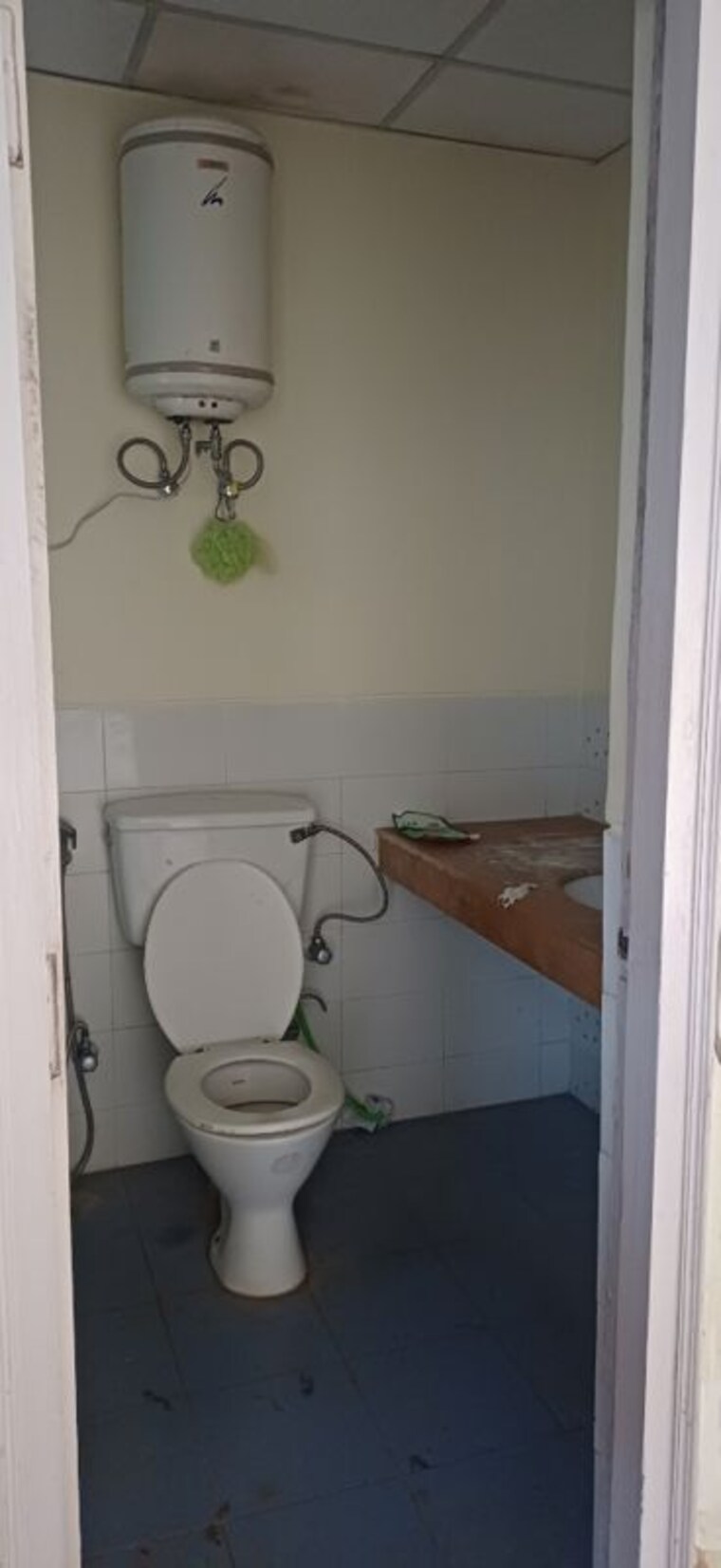 Bathroom, ansal-api-celebrity-gardens 3.5 Bedroom 2100 Sq.Ft. Apartment In Sushant Golf City Lucknow 9923304