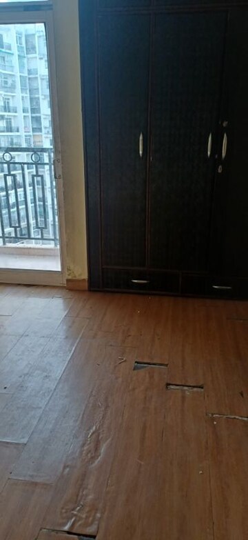 Room in 3.5 BHK Apartment at Ansal API Celebrity Gardens, Sushant Golf City – for Rent