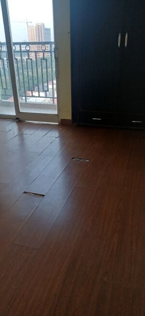 Room in 3.5 BHK Apartment at Ansal API Celebrity Gardens, Sushant Golf City – for Rent