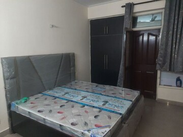 Bedroom in 1.5 BHK Apartment at RWA Apartments Sector 40, Sector 40 – for Rent
