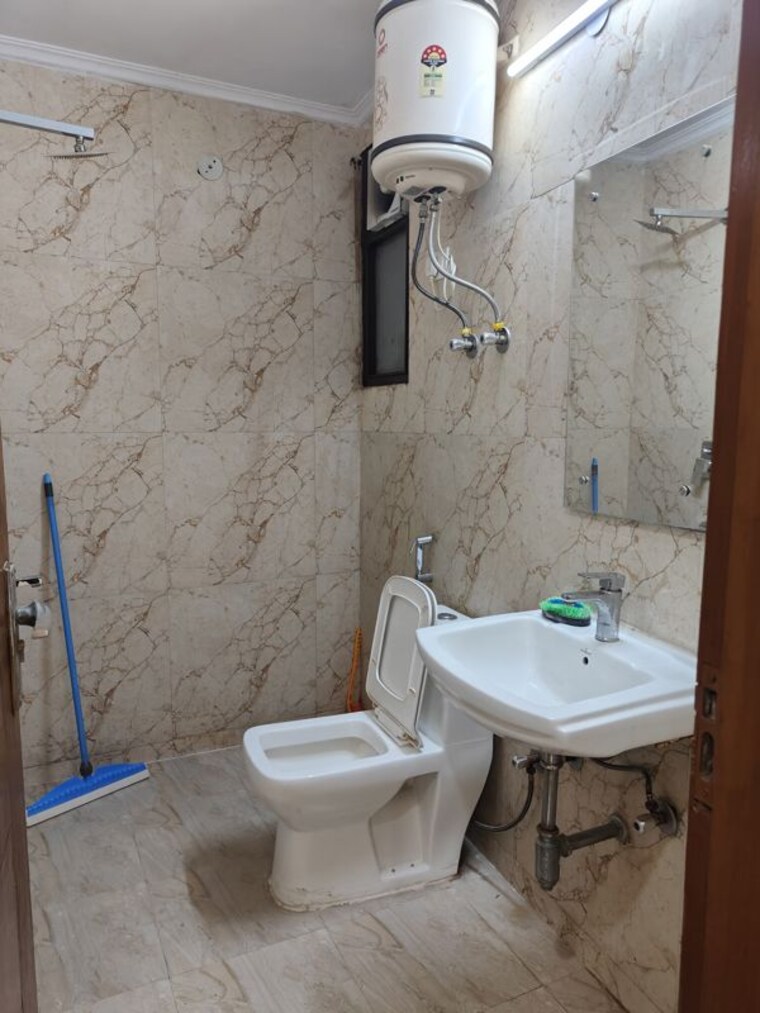 Bathroom, khanpur 1 Bedroom 500 Sq.Ft. Builder Floor In Khanpur Delhi 9767492