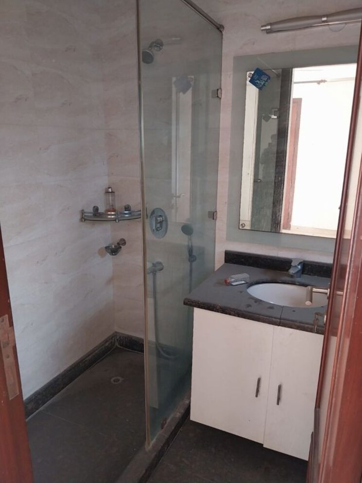 Kitchen, safdarjung enclave 3 Bedroom 200 Sq.Yd. Builder Floor In Safdarjung Enclave Delhi 9923341