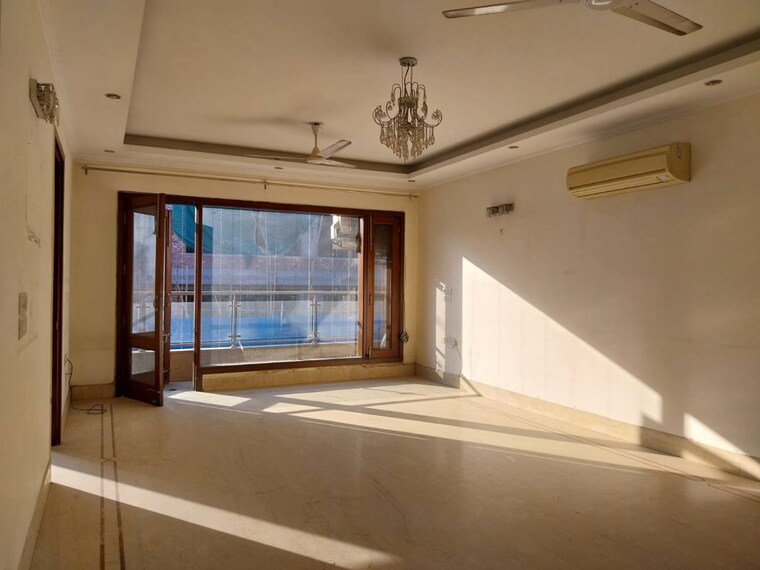 Room, safdarjung enclave 3 Bedroom 200 Sq.Yd. Builder Floor In Safdarjung Enclave Delhi 9923341