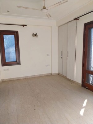 Room in 3 BHK Builder Floor at Safdarjung Enclave – for Rent