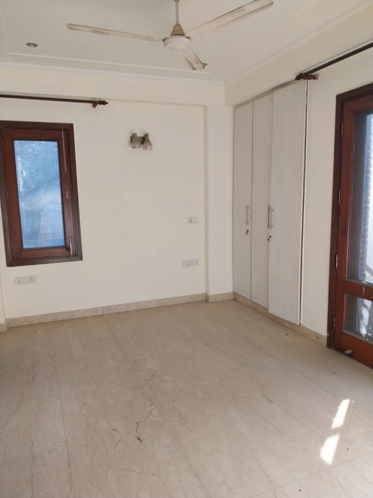 Room, safdarjung enclave 3 Bedroom 200 Sq.Yd. Builder Floor In Safdarjung Enclave Delhi 9923341