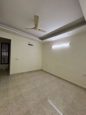 Room in 3 BHK Builder Floor at Sushant Lok 3, Sector 57 – for Rent