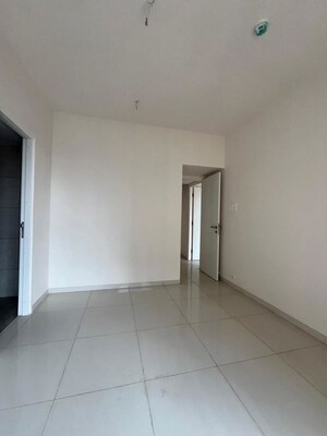 Room in 2 BHK Apartment at Godrej Green Vistas, Mahalunge – for Rent
