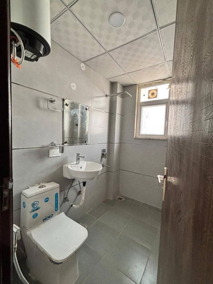 Bathroom, ardee-mall 3 Bedroom 1600 Sq.Ft. Builder Floor In Sector 52 Gurgaon 9920553