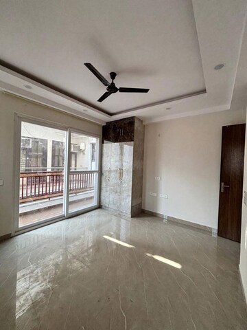 Room in 3 BHK Builder Floor at Ardee Mall, Sector 52 – for Rent