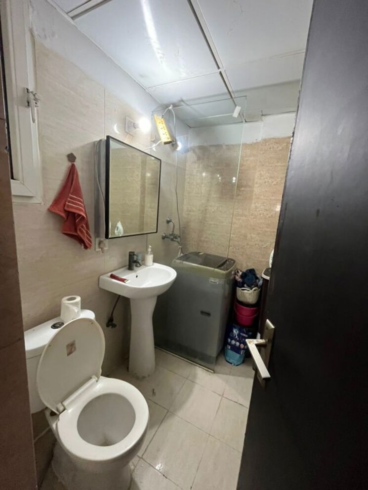 Bathroom, ajnara-grand-heritage 2 Bedroom 984 Sq.Ft. Apartment In Sector 74 Noida 9923367