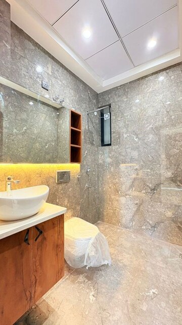 Kitchen in 3 BHK Builder Floor at BPTP Green Oaks, Sector 70a – for Sale