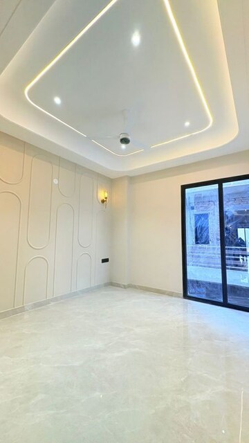 Room in 3 BHK Builder Floor at BPTP Green Oaks, Sector 70a – for Sale