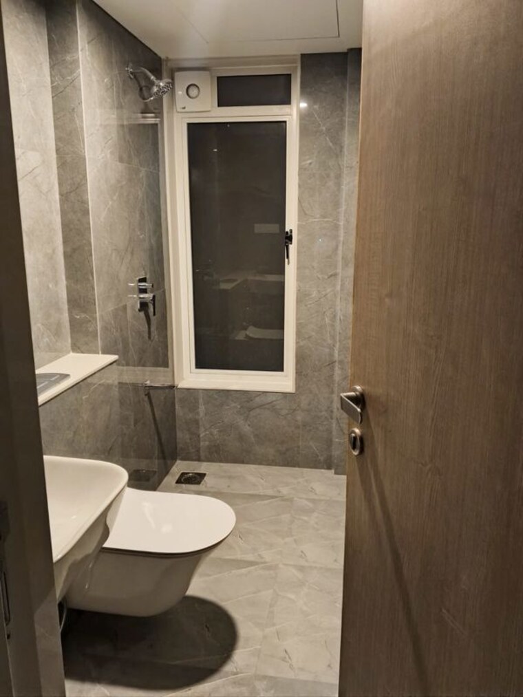 Bathroom, lodha-bella-vita 2 Bedroom 741 Sq.Ft. Apartment In Nibm Road Pune 9923376