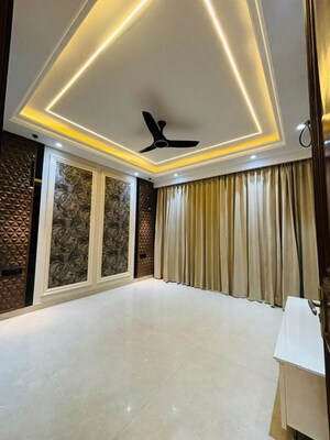 Balcony in 3 BHK Builder Floor at BPTP Green Oaks, Sector 70a – for Sale