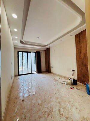 Room in 3 BHK Builder Floor at Anant Raj Ashok Estate, Sector 63a – for Sale