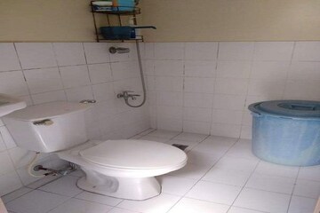 Attached Bathroom in 2 BHK Apartment at Sealdah – for Rent