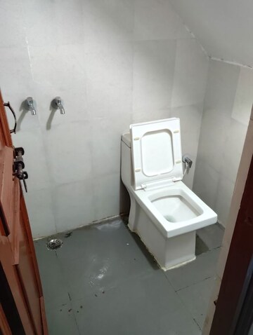 Bathroom in 2 BHK Independent House at Sector 16 – for Rent
