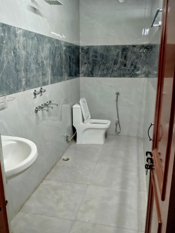 Attached Bathroom, sector 16 2 Bedroom 1440 Sq.Ft. Independent House In Sector 16 Faridabad 9923409