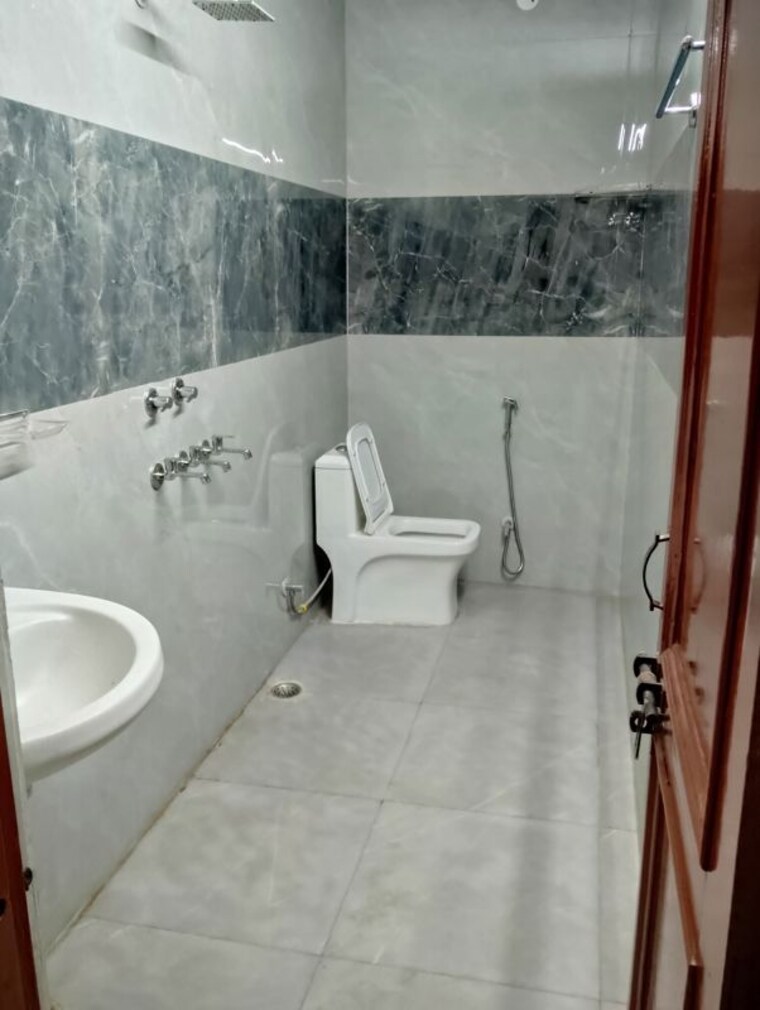 Attached Bathroom, sector 16 2 Bedroom 1440 Sq.Ft. Independent House In Sector 16 Faridabad 9923409