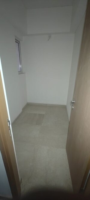 Room in 3.5 BHK Apartment at Lodha Bella Vita, Nibm Road – for Rent