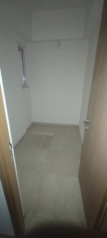 Room in 3.5 BHK Apartment at Lodha Bella Vita, Nibm Road – for Rent