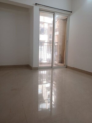 Room in 2 BHK Apartment at DB Orchid Ozone, Dahisar East – for Rent