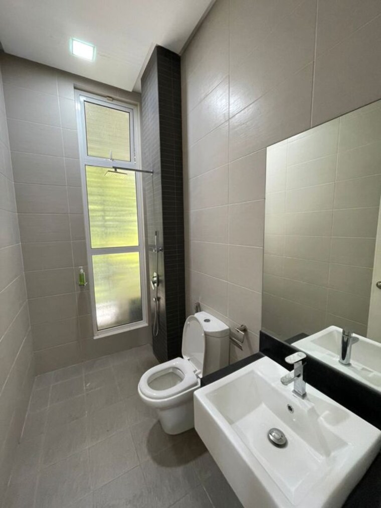 Bathroom, raheja-imperia 3 Bedroom 1447 Sq.Ft. Apartment In Worli Mumbai 9923361